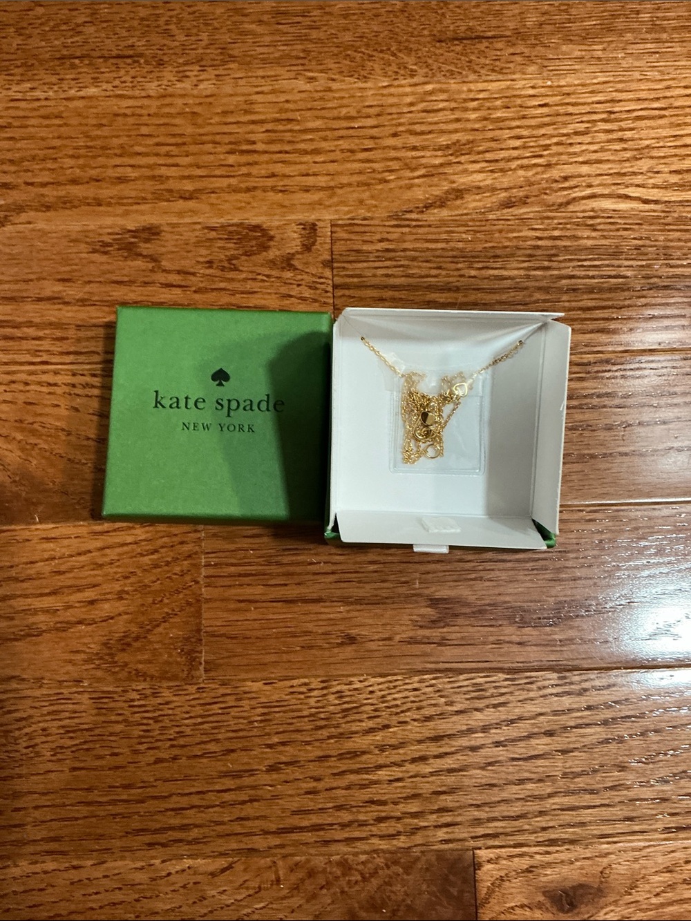 kate spade Gold Chain Necklace with Green Heart Pendant - Picture 2 of 2